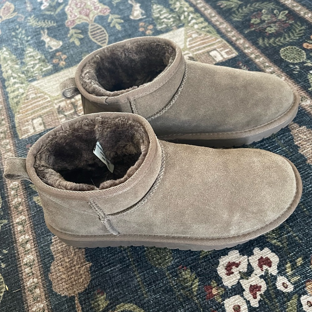 CUSHIONAIRE Genuine Suede Ankle Boots Taupe Faux Fur Size 9 - Picture 6 of 12